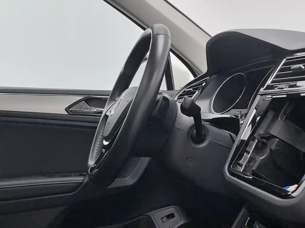 Volkswagen Tiguan L — миниатюра 22