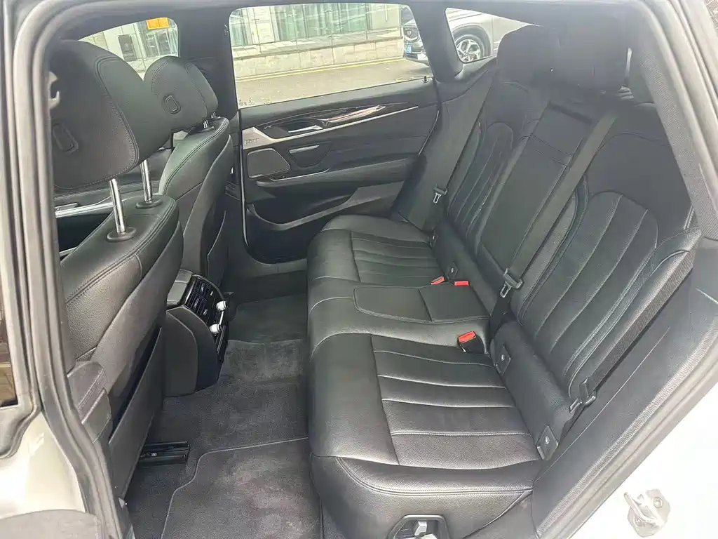 BMW 6 Series GT — миниатюра 8