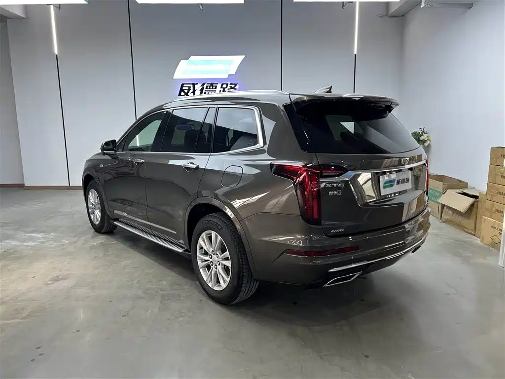 Cadillac XT6 2021 2.0T мест