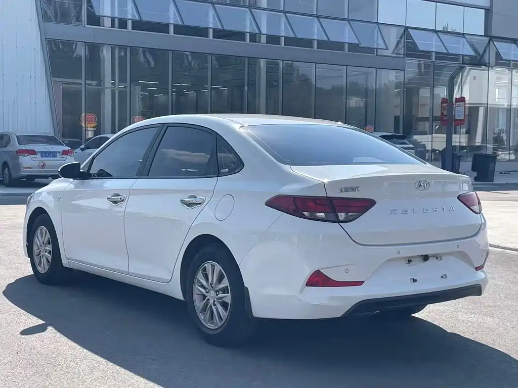 Hyundai Elantra — миниатюра 7