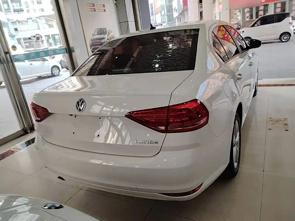 Volkswagen Lavida — миниатюра 6