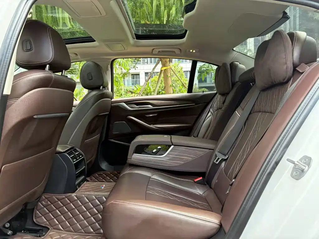 BMW 5 Series — миниатюра 5