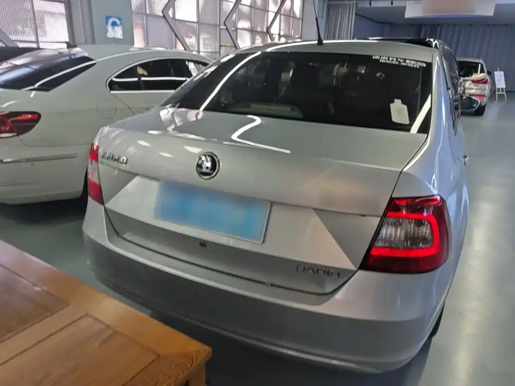 Skoda Rapid — миниатюра 6