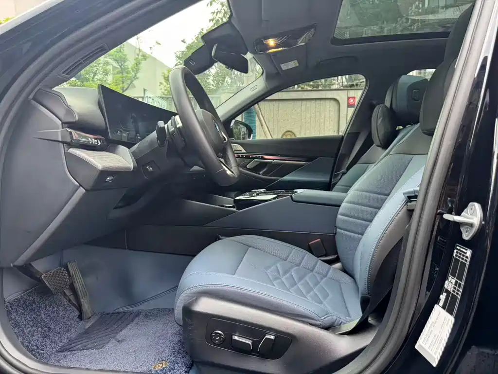 BMW 5 Series — миниатюра 4