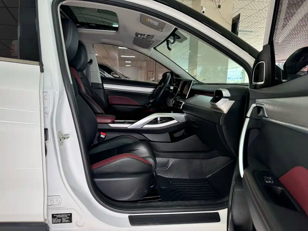 Geely Binyue — миниатюра 5