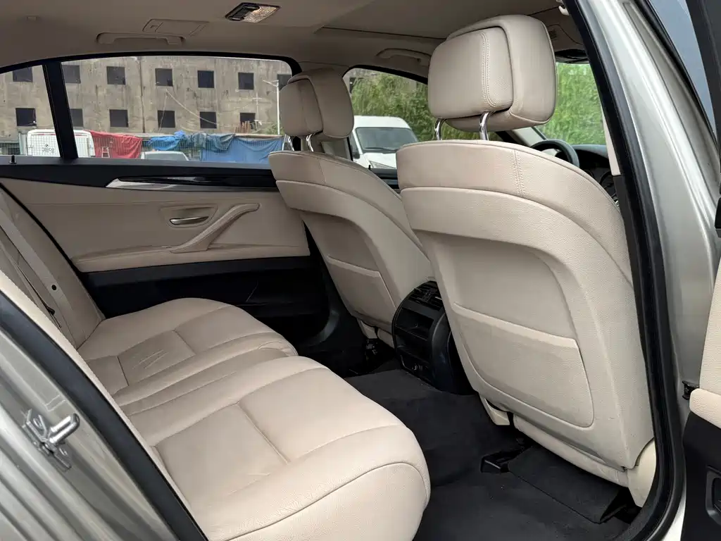 BMW 5 Series — миниатюра 10