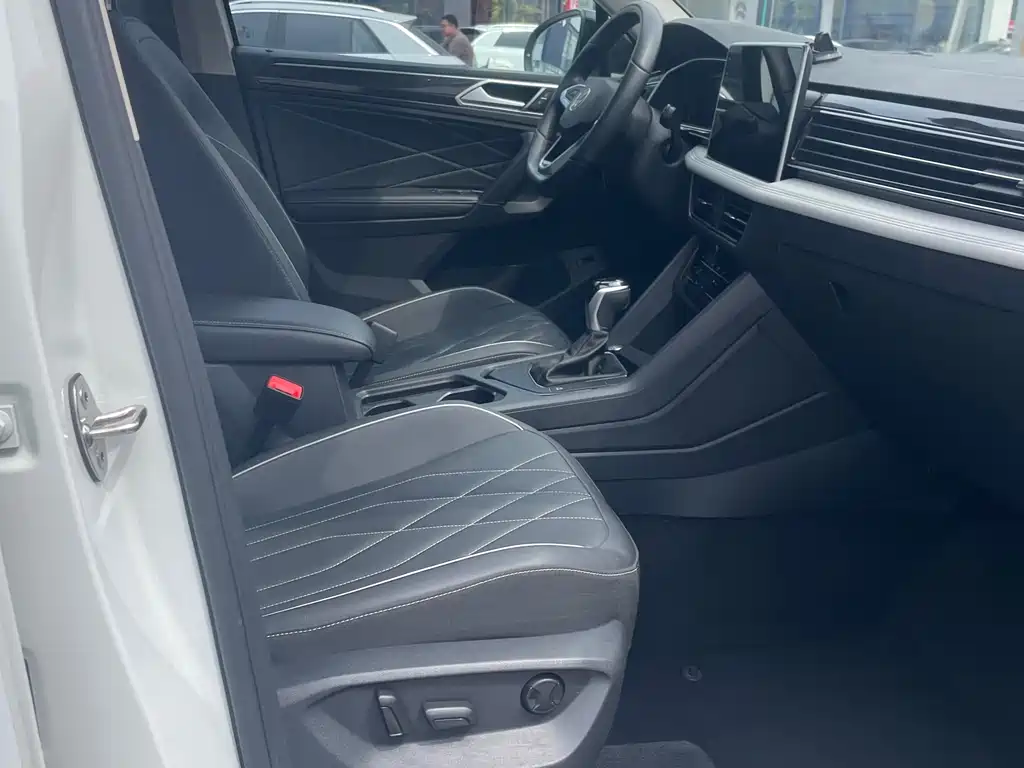 Volkswagen Tiguan L — миниатюра 5
