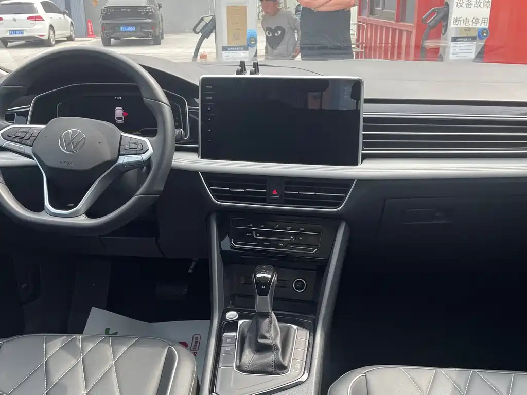 Volkswagen Tiguan L — миниатюра 11