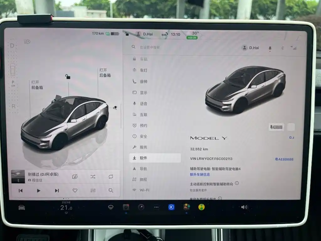 Tesla Model Y — миниатюра 10
