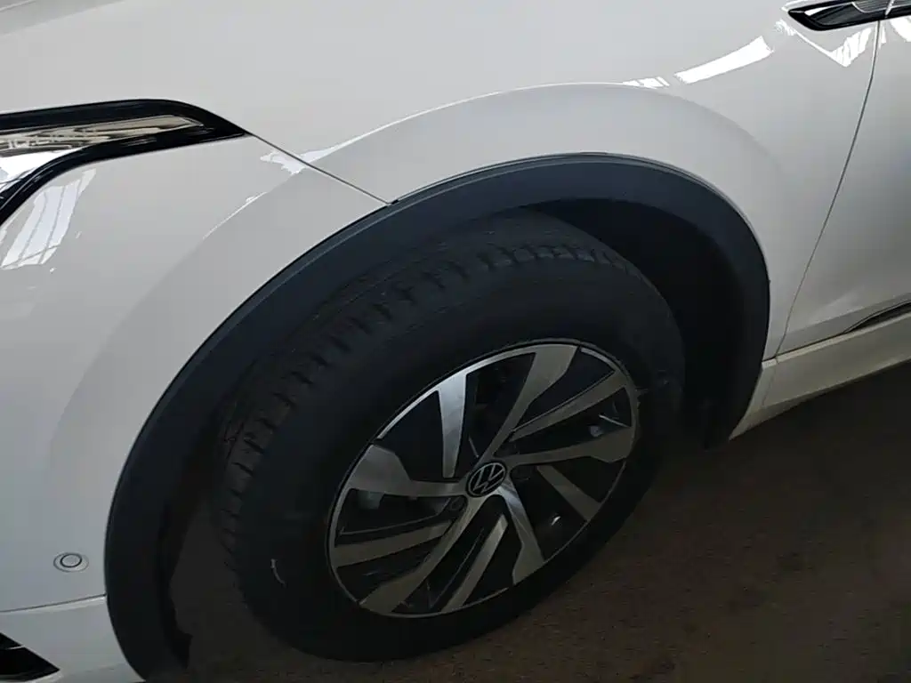 Volkswagen Tiguan L PHEV — миниатюра 23