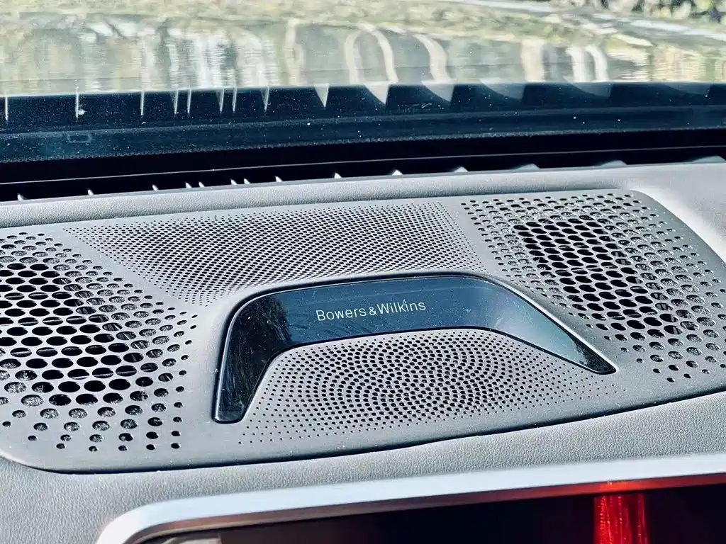 BMW 7 Series — миниатюра 8