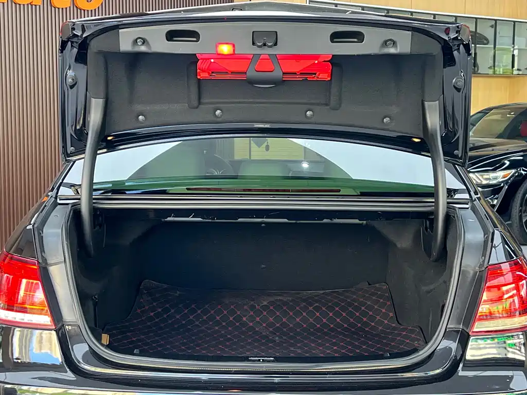Mercedes-Benz E-Class — миниатюра 35