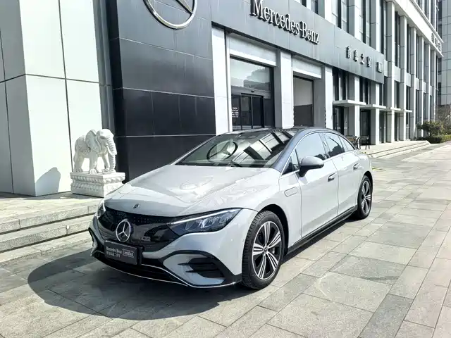 MERCEDES-BENZ EQE 2024