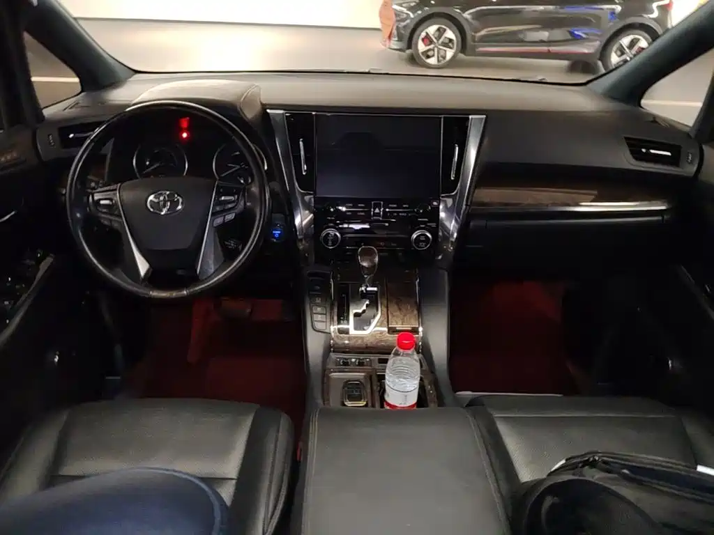 Toyota Alphard — миниатюра 14
