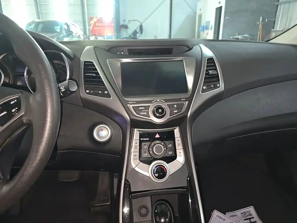 Hyundai Elantra Langdong — миниатюра 13