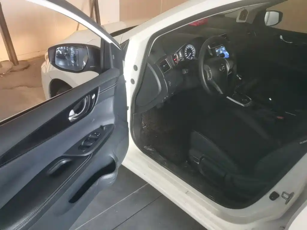 Nissan Tiida — миниатюра 16