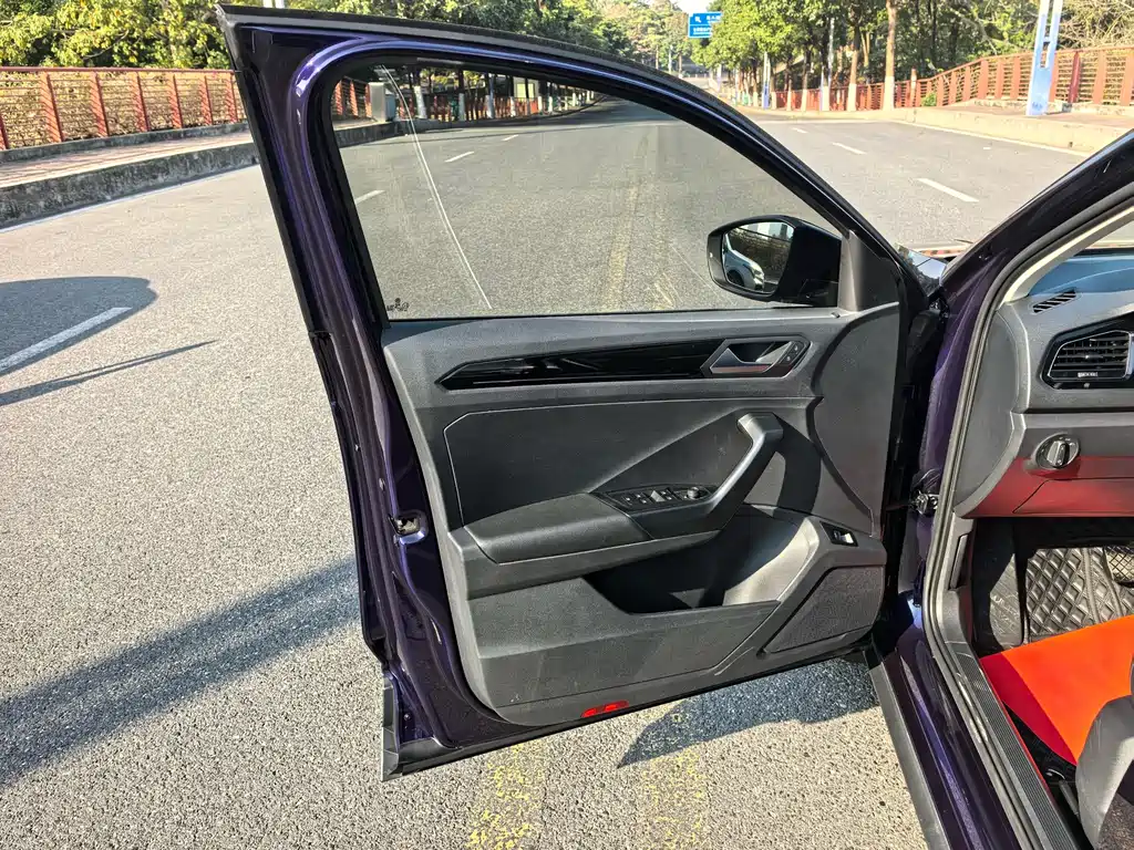 VOLKSWAGEN T ROC EXPLORING SONGS