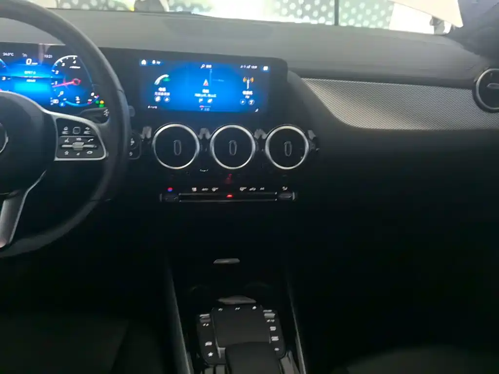 Mercedes-Benz GLA — миниатюра 13