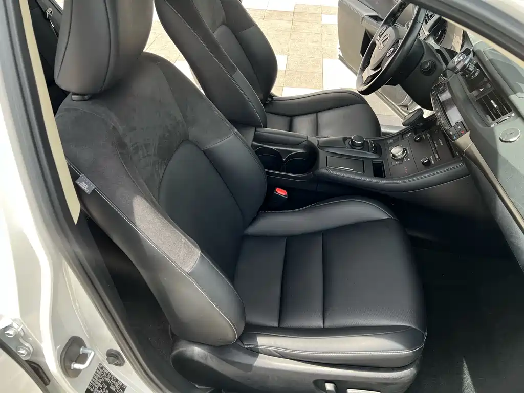 Lexus CT 2017 CT200h Comfort V