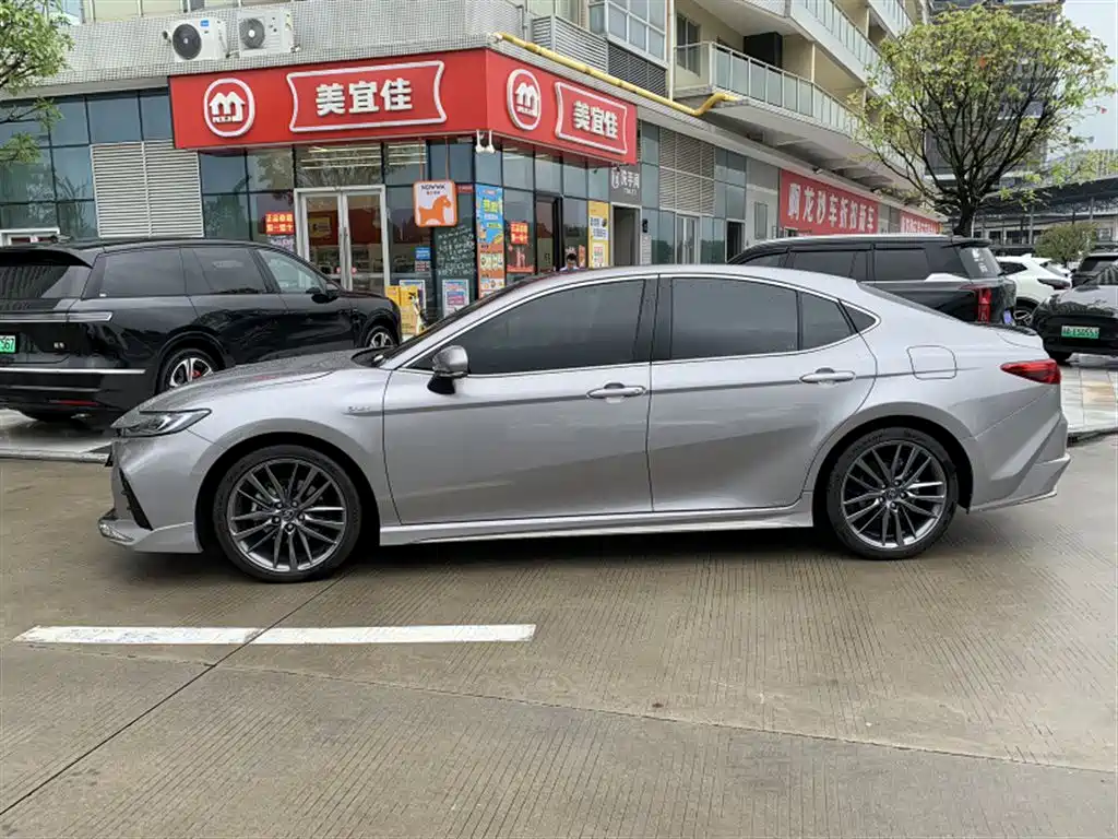 Toyota Camry — миниатюра 3
