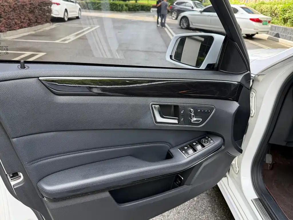 Mercedes-Benz E-Class — миниатюра 5