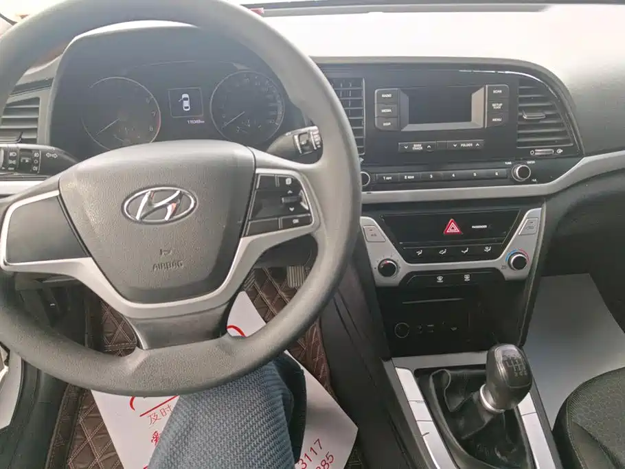 Hyundai Elantra — миниатюра 12
