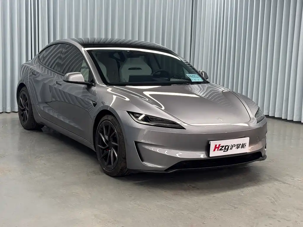 Tesla Model 3 — миниатюра 3