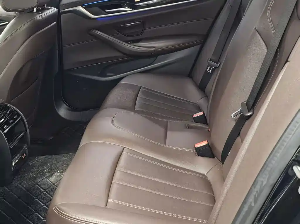 BMW 5 Series — миниатюра 14