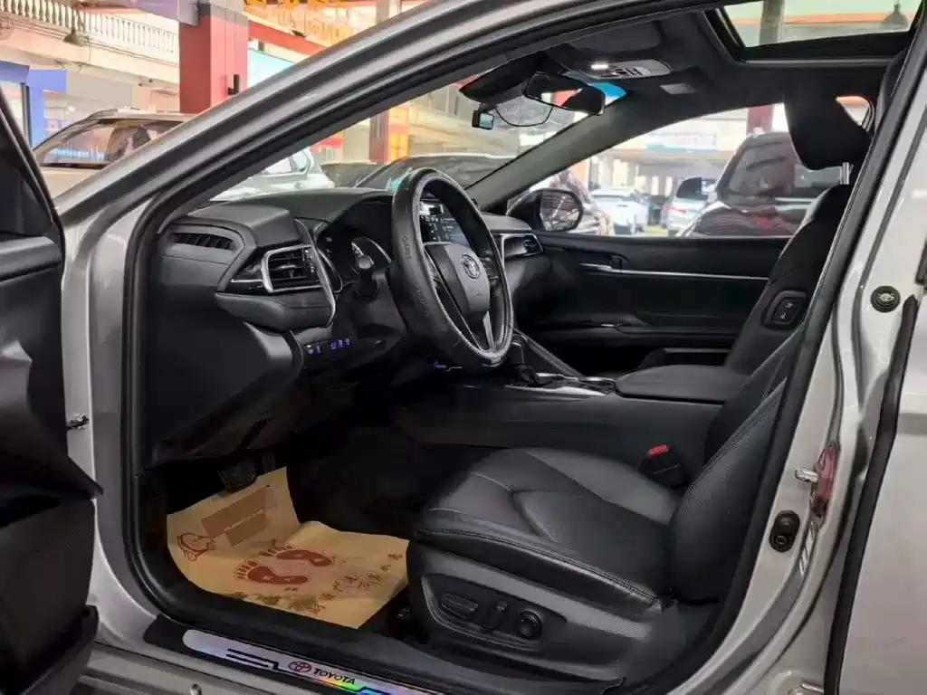 Toyota Camry — миниатюра 7