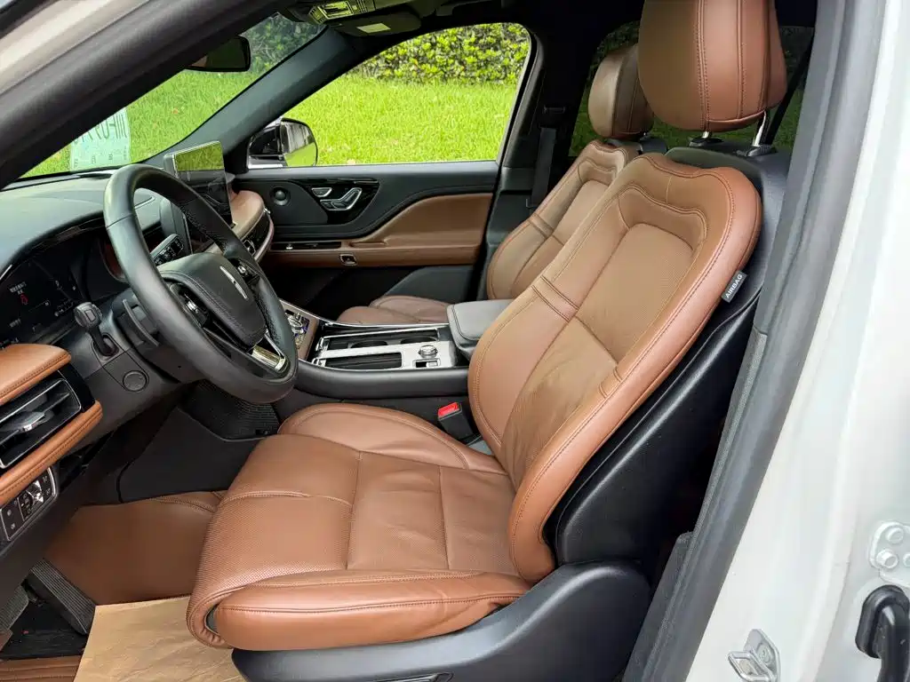 Lincoln Aviator — миниатюра 8