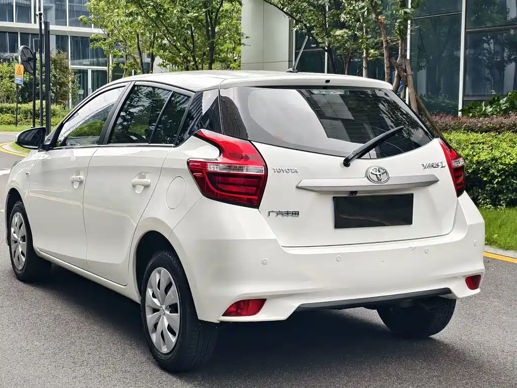 Toyota Yaris L — миниатюра 8