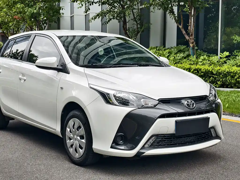 Toyota Yaris L — миниатюра 3