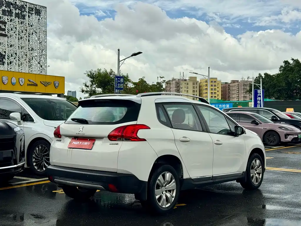 Peugeot 2008 2014 1.6L AT Fashion