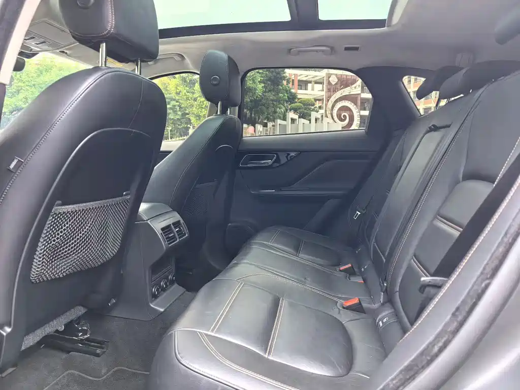 Jaguar F-PACE — миниатюра 8