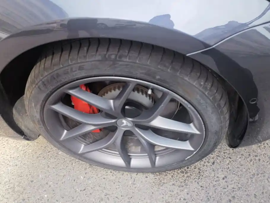 Tesla Model 3 — миниатюра 6