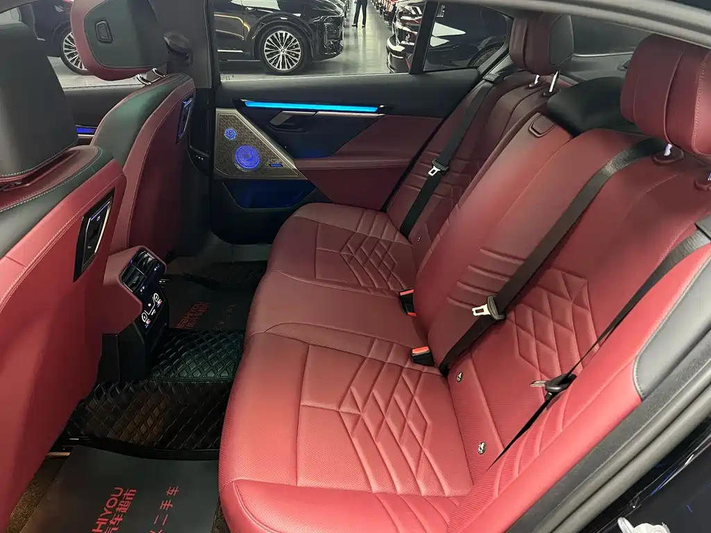 BMW 5 Series — миниатюра 10