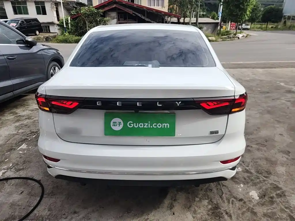 Geely Emgrand — миниатюра 6