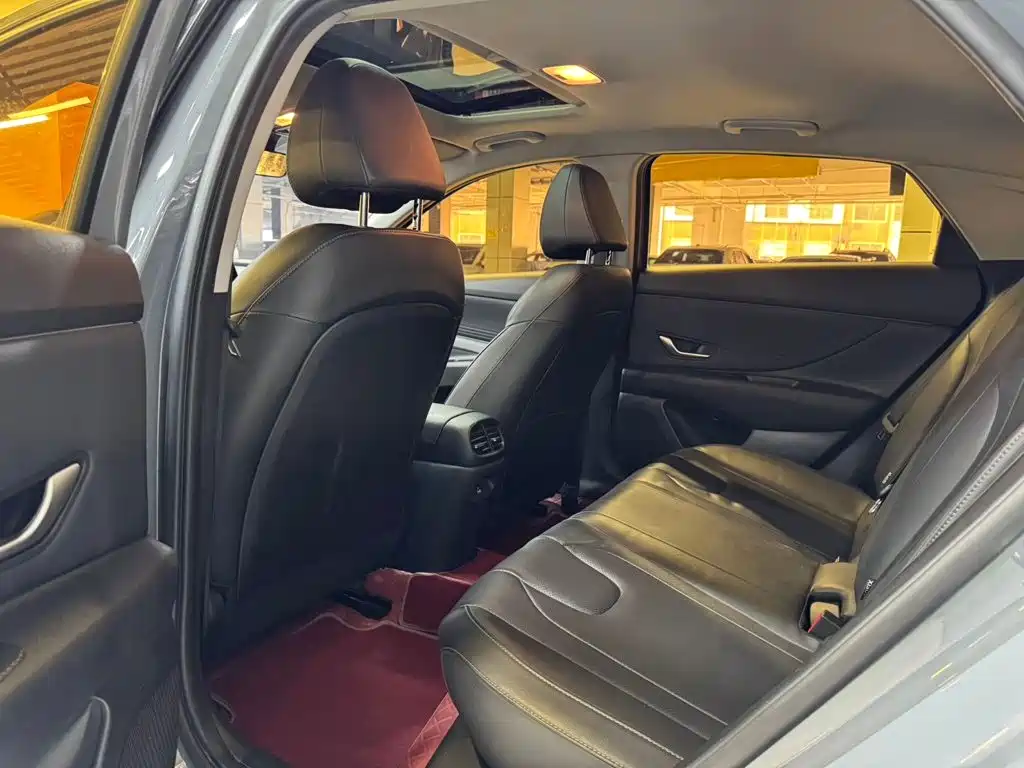 Hyundai Elantra — миниатюра 8