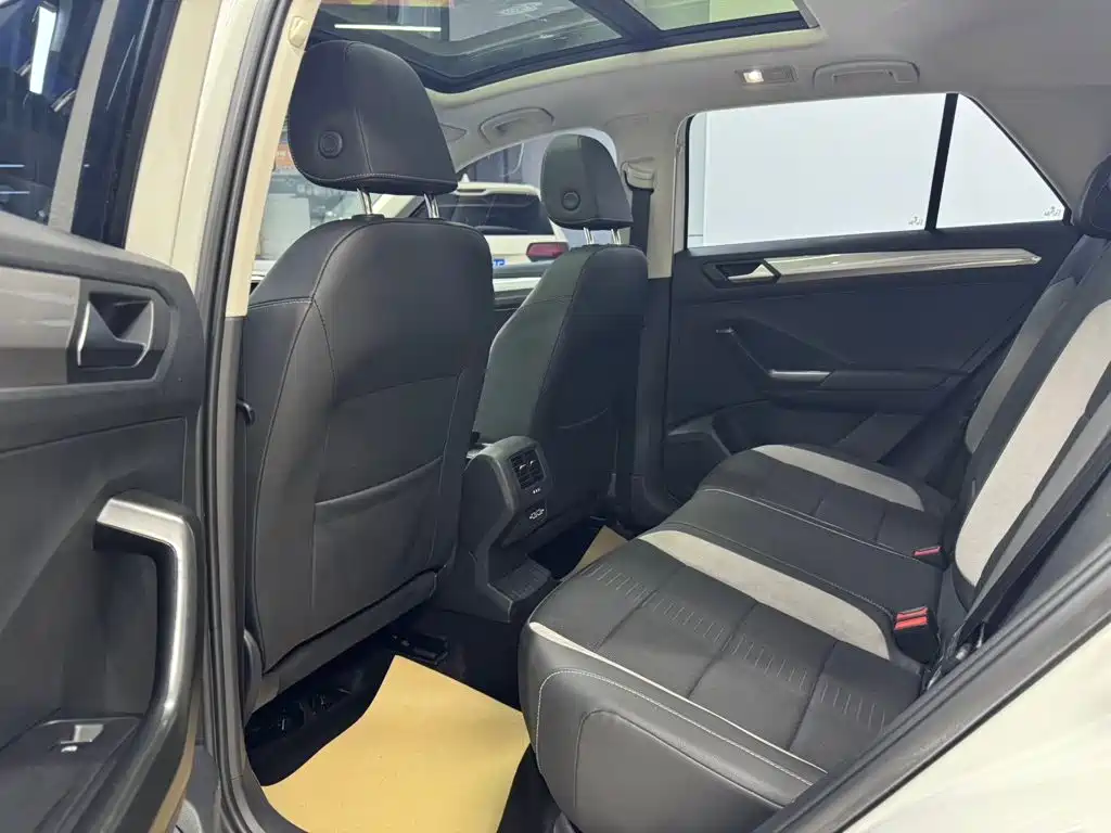 Volkswagen T-Roc — миниатюра 8