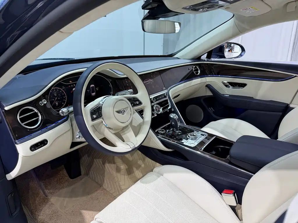 Bentley Flying Spur PHEV — миниатюра 6