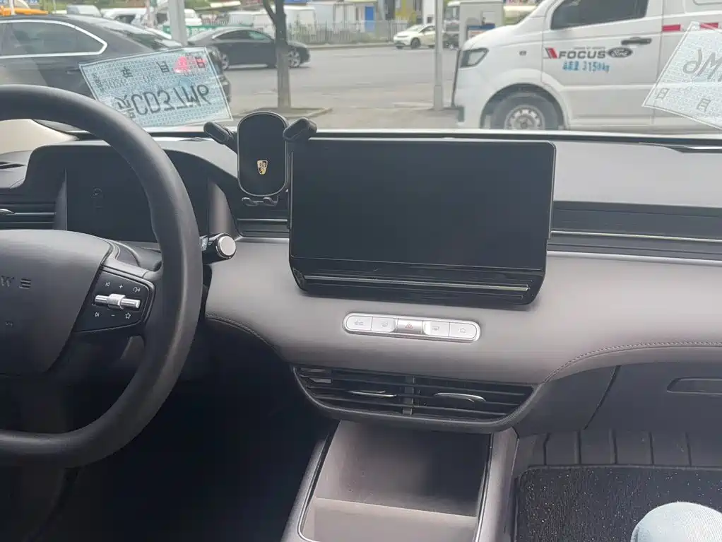 Roewe Young Wai D6 — миниатюра 8