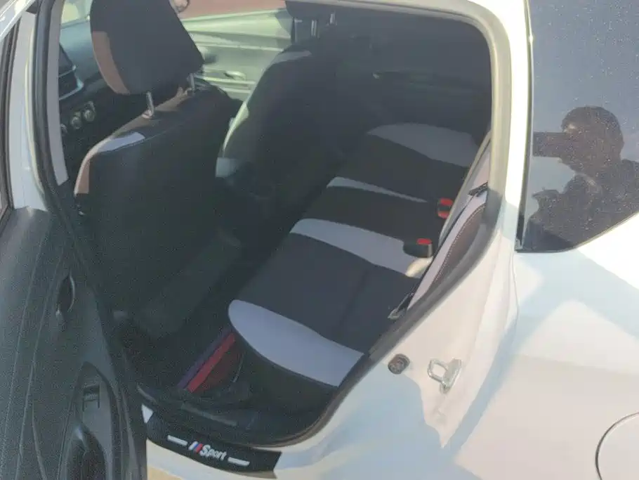 Toyota Yaris L — миниатюра 11
