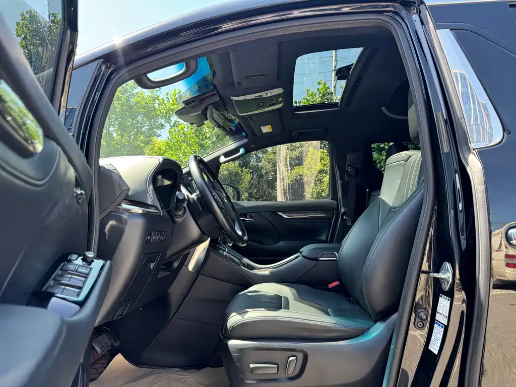 Toyota Vellfire 2023 2.5L HV