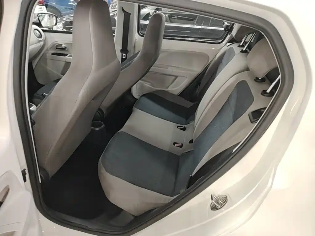 Volkswagen up! — миниатюра 17