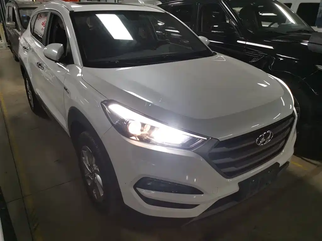 MODERN TUCSON