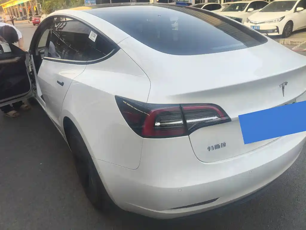 Tesla Model 3 — миниатюра 13