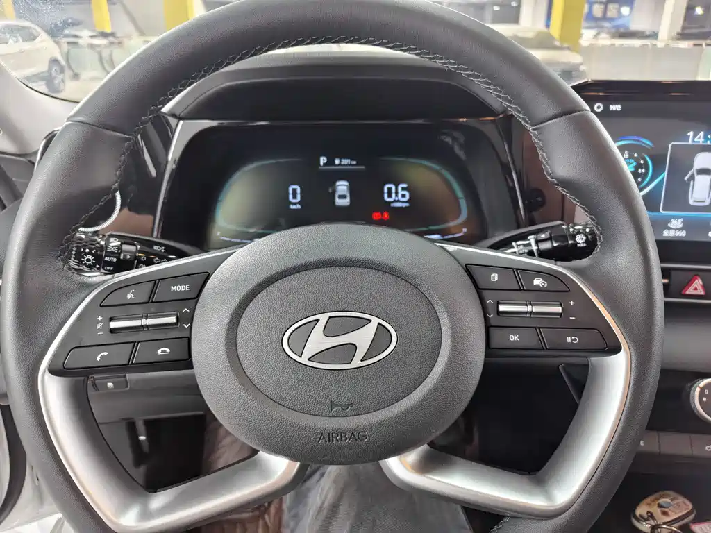 Hyundai Elantra — миниатюра 11