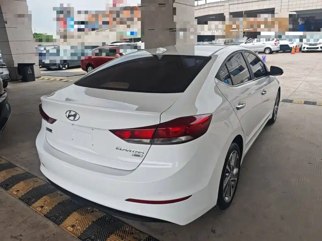Hyundai Elantra — миниатюра 7