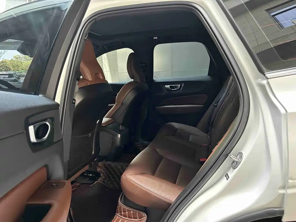 Volvo XC60 — миниатюра 5