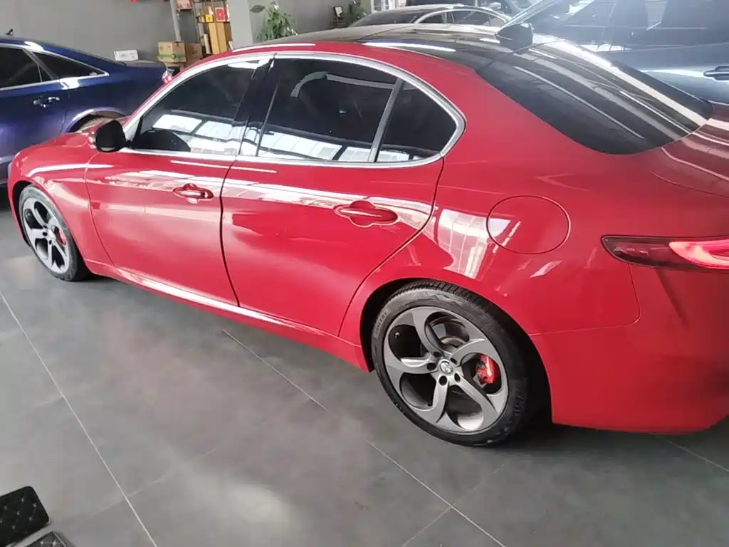 Alfa Romeo Giulia — миниатюра 5
